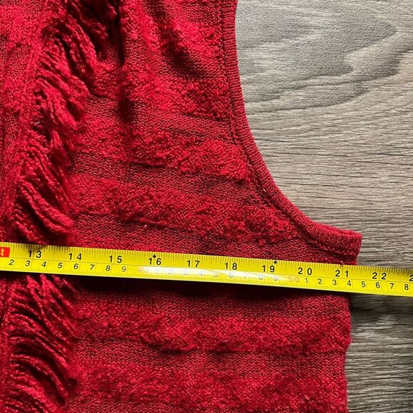 Chico's Red Sleeveless Cardigan Sweater Vest Fringe Fray Trim Open Front sz 2/M - Picture 5 of 6